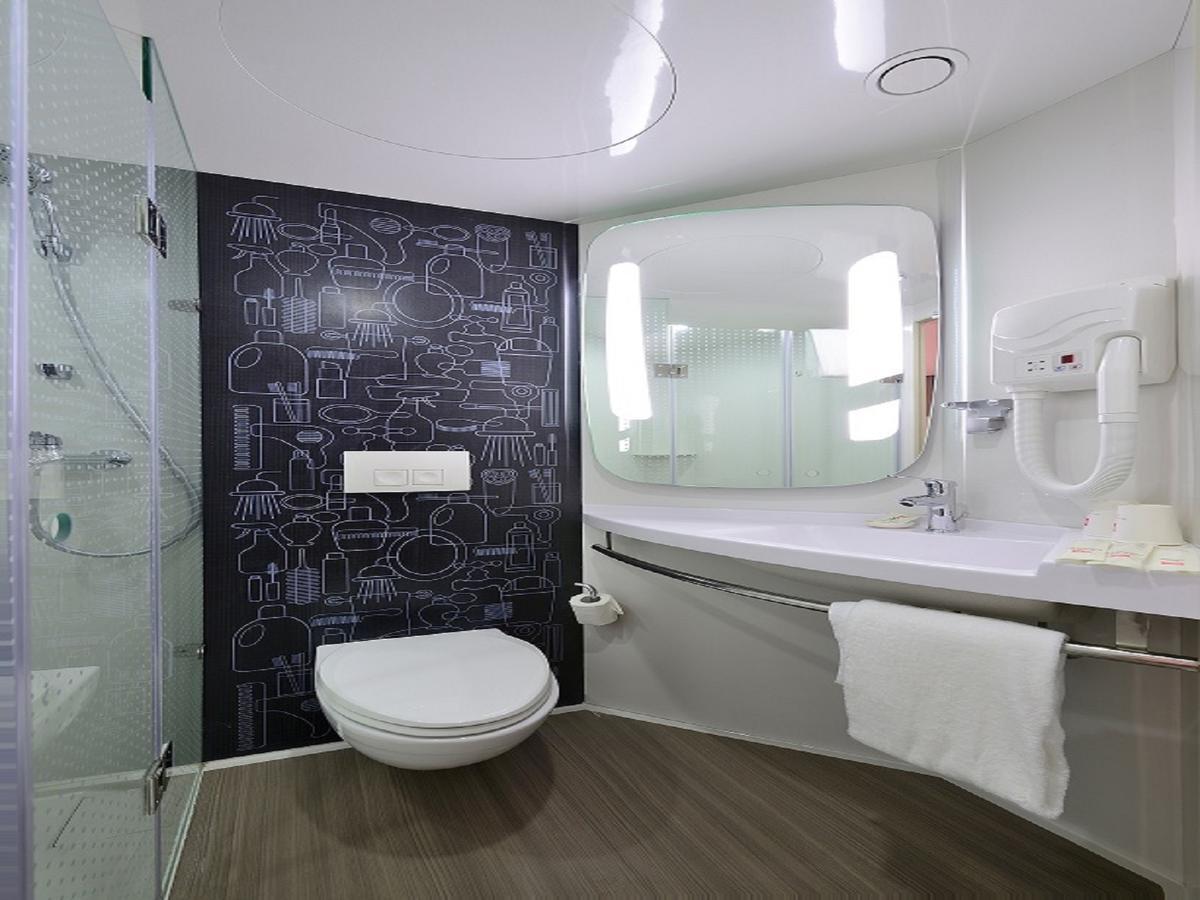 Ibis Shanghai New Hongqiao Exterior photo