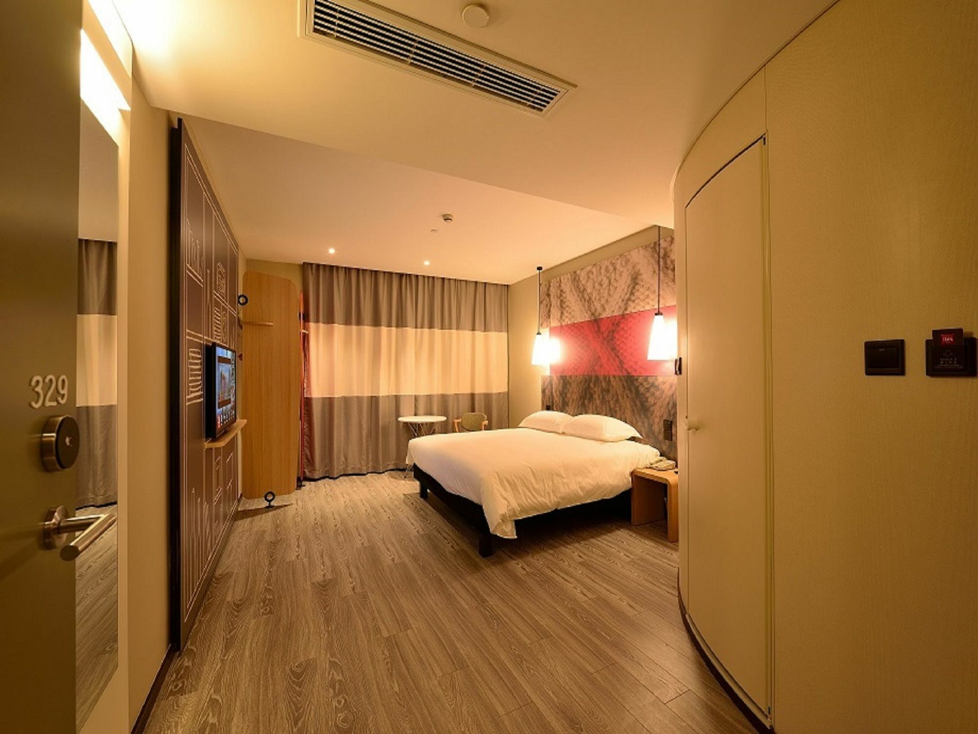 Ibis Shanghai New Hongqiao Exterior photo