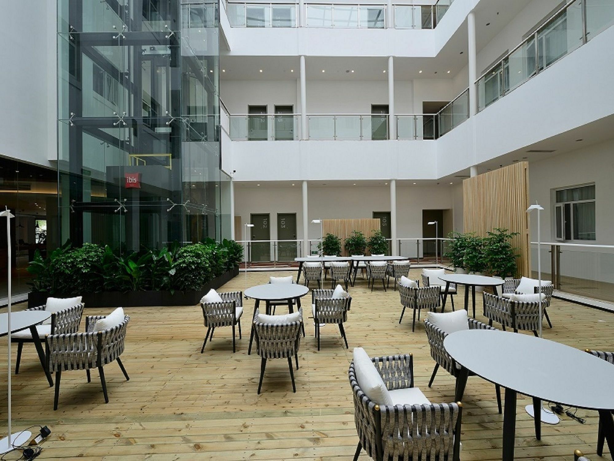 Ibis Shanghai New Hongqiao Exterior photo